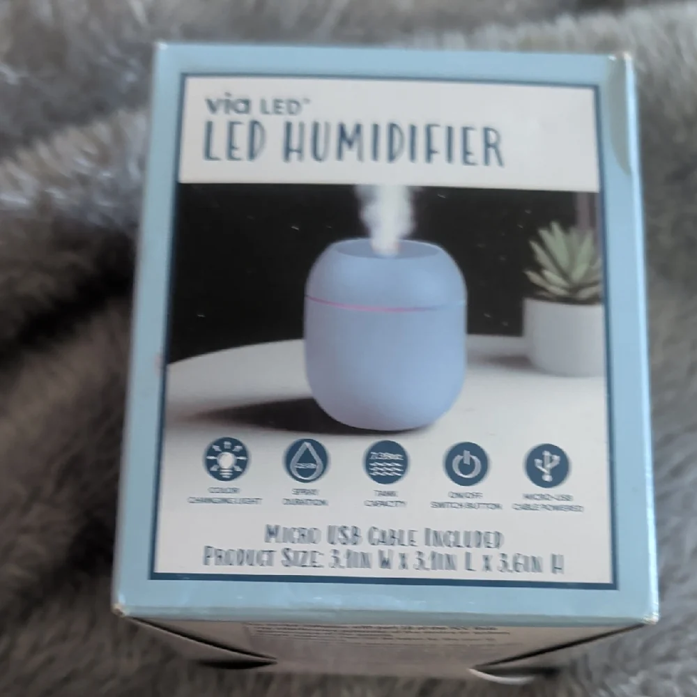 LED Light Blue Humidifier - Picture 1 of 1